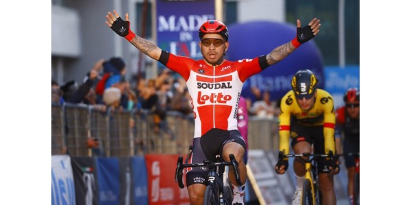 Caleb Ewan stopt na overwinning in etappe 3 van Tirreno-Adriatico